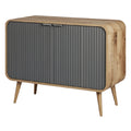 **Technische titel in het Nederlands:** Moderne houten kast met ribbeldeuren en Scandinavisch design